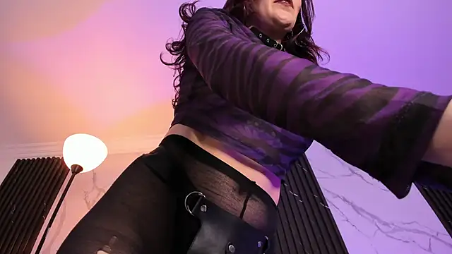 Snapshot of SadieManson_ chatting on February 11, 8:31 pm SadieManson online show from February 11, 8:31 pm