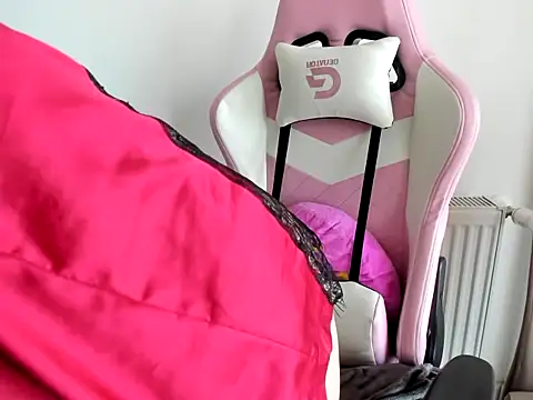 Snapshot of LadyLyanna chatting on February 10, 7:58 am LadyLyanna online show from February 10, 7:58 am