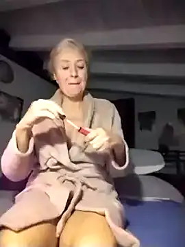 Snapshot of divinaerotica chatting on November 13, 5:56 pm divinaerotica online show from November 13, 5:56 pm