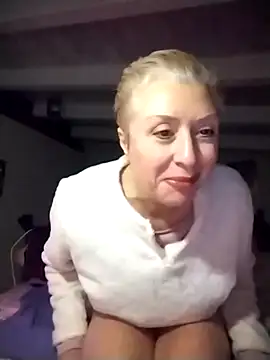 Snapshot of divinaerotica chatting on December 18, 6:03 pm divinaerotica online show from December 18, 6:03 pm