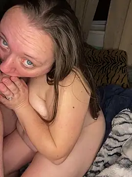 JuicyLuciee online show from February 14, 6:45 am