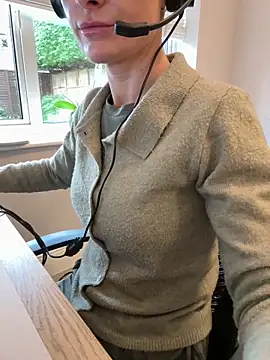 Snapshot of Phoebe_Lily chatting on October 29, 10:17 am Phoebe Lily online show from October 29, 10:17 am