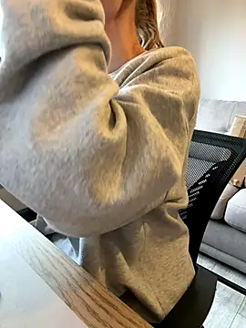 Snapshot of Phoebe_Lily chatting on December 16, 10:53 am Phoebe Lily online show from December 16, 10:53 am