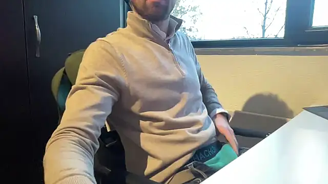 bullyboyy online show from December 4, 3:10 pm