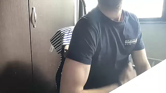 bullyboyy online show from April 20, 8:06 am