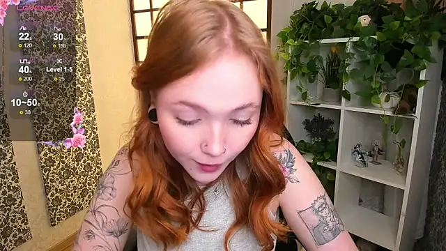 Snapshot of Maya_Light chatting on February 15, 1:42 am Maya Light online show from February 15, 1:42 am