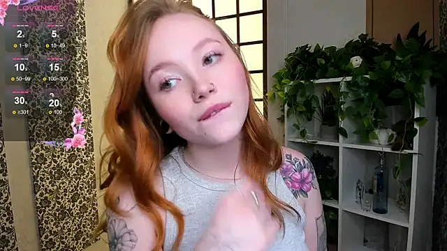 Snapshot of Maya_Light chatting on February 15, 4:47 am Maya Light online show from February 15, 4:47 am