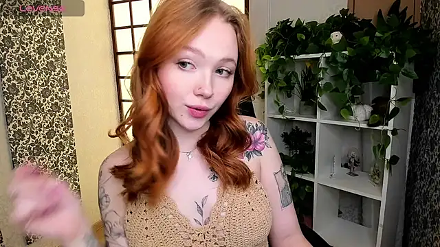 Snapshot of Maya_Light chatting on February 16, 1:47 am Maya Light online show from February 16, 1:47 am