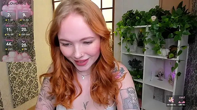 Snapshot of Maya_Light chatting on February 17, 4:53 am Maya Light online show from February 17, 4:53 am