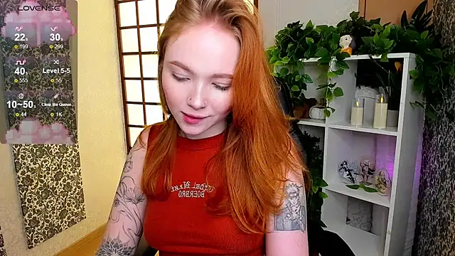 Snapshot of Maya_Light chatting on February 24, 1:57 am Maya Light online show from February 24, 1:57 am