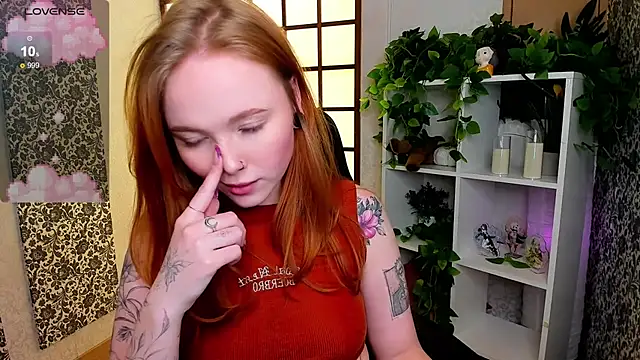 Snapshot of Maya_Light chatting on February 24, 5:00 am Maya Light online show from February 24, 5:00 am