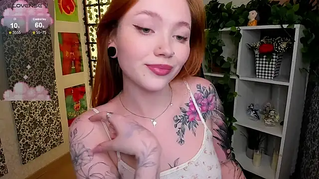 Snapshot of Maya_Light chatting on March 5, 8:32 am Maya Light online show from March 5, 8:32 am