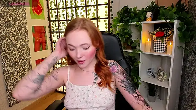 Snapshot of Maya_Light chatting on March 6, 1:37 am Maya Light online show from March 6, 1:37 am