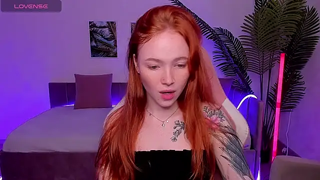 Snapshot of Maya_Light chatting on September 21, 8:27 am Maya Light online show from September 21, 8:27 am