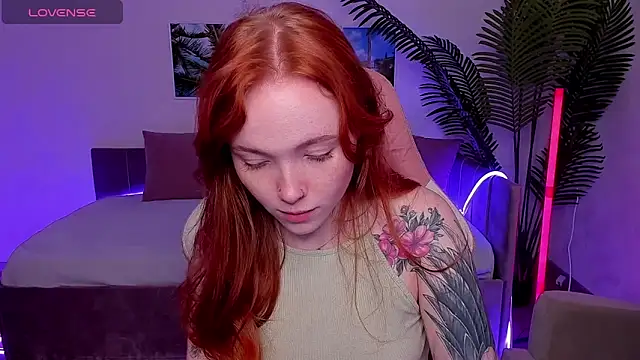 Snapshot of Maya_Light chatting on September 22, 2:02 am Maya Light online show from September 22, 2:02 am