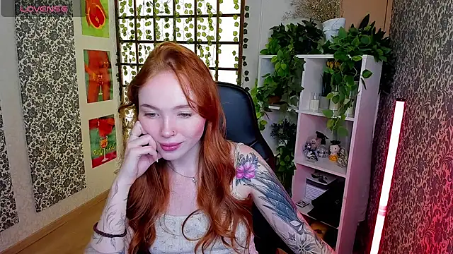 Snapshot of Maya_Light chatting on September 24, 2:04 am Maya Light online show from September 24, 2:04 am