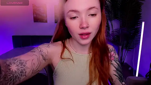 Snapshot of Maya_Light chatting on October 1, 2:06 am Maya Light online show from October 1, 2:06 am