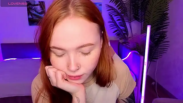 Snapshot of Maya_Light chatting on October 16, 2:01 am Maya Light online show from October 16, 2:01 am