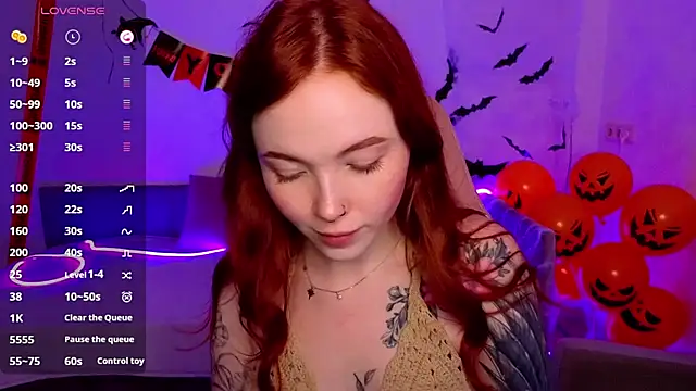 Snapshot of Maya_Light chatting on November 9, 1:48 am Maya Light online show from November 9, 1:48 am