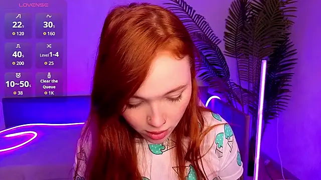 Snapshot of Maya_Light chatting on November 23, 2:00 am Maya Light online show from November 23, 2:00 am