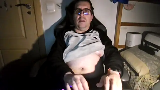 Snapshot of Usame_como_quieras chatting on January 28, 12:47 am Usame como quieras online show from January 28, 12:47 am