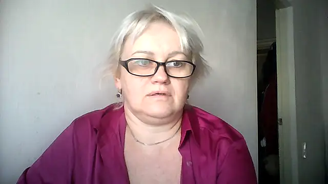 Snapshot of Mayya4321 chatting on September 18, 10:17 am Mayya4321 online show from September 18, 10:17 am