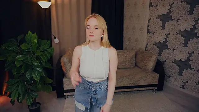 Snapshot of TateClack chatting on February 3, 9:19 am TateClack online show from February 3, 9:19 am