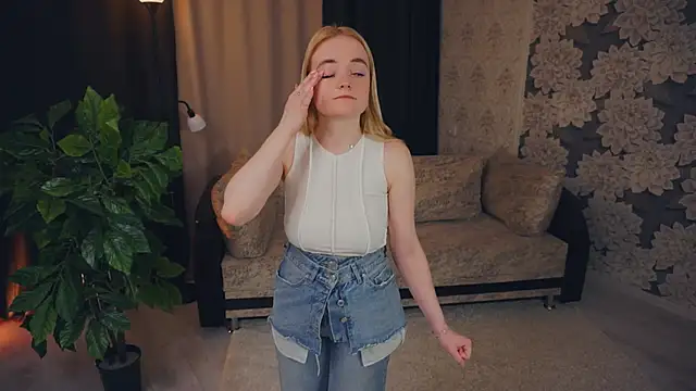 Snapshot of TateClack chatting on February 3, 3:27 pm TateClack online show from February 3, 3:27 pm