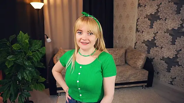 Snapshot of TateClack chatting on February 4, 7:18 am TateClack online show from February 4, 7:18 am