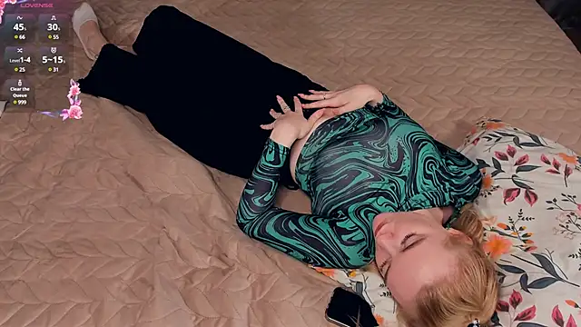 Snapshot of TateClack chatting on February 11, 1:30 pm TateClack online show from February 11, 1:30 pm