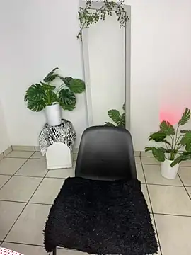 Snapshot of meli_ortiz_ chatting on June 25, 2:21 pm meli ortiz online show from June 25, 2:21 pm