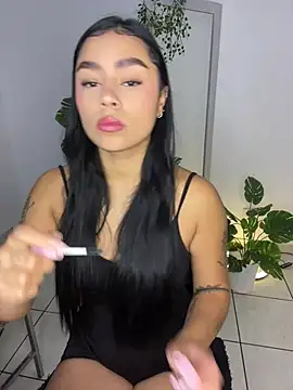 Snapshot of meli_ortiz_ chatting on July 17, 2:02 pm meli ortiz online show from July 17, 2:02 pm