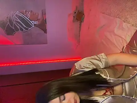 Snapshot of eileensophi chatting on February 6, 5:57 am eileensophi online show from February 6, 5:57 am