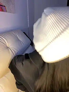 Snapshot of eileensophi chatting on March 1, 3:10 am eileensophi online show from March 1, 3:10 am