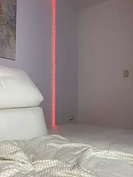 Snapshot of eileensophi chatting on March 10, 6:05 am eileensophi online show from March 10, 6:05 am