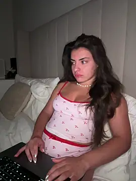 Snapshot of cute_carly_ chatting on May 29, 9:35 pm cute carly online show from May 29, 9:35 pm