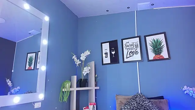 CandyLuxury   online show from April 10, 11:59 am