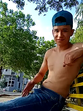 Snapshot of arevalo1124 chatting on February 7, 8:42 pm arevalo1124 online show from February 7, 8:42 pm