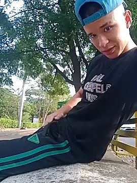 Snapshot of arevalo1124 chatting on September 12, 9:37 pm arevalo1124 online show from September 12, 9:37 pm