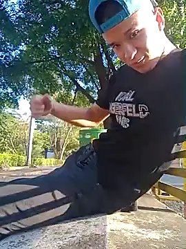 Snapshot of arevalo1124 chatting on September 13, 9:47 pm arevalo1124 online show from September 13, 9:47 pm