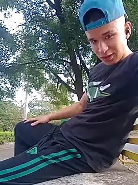 Snapshot of arevalo1124 chatting on September 14, 9:47 pm arevalo1124 online show from September 14, 9:47 pm