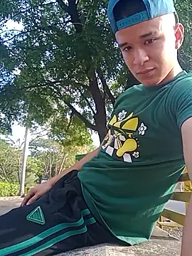 Snapshot of arevalo1124 chatting on September 16, 9:38 pm arevalo1124 online show from September 16, 9:38 pm