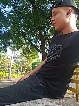 Snapshot of arevalo1124 chatting on September 23, 9:40 pm arevalo1124 online show from September 23, 9:40 pm