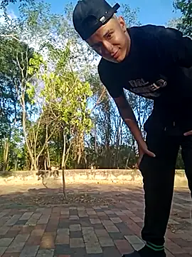 Snapshot of arevalo1124 chatting on October 3, 9:45 pm arevalo1124 online show from October 3, 9:45 pm