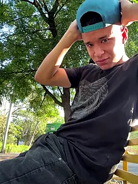 Snapshot of arevalo1124 chatting on October 8, 9:34 pm arevalo1124 online show from October 8, 9:34 pm