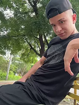 Snapshot of arevalo1124 chatting on November 13, 9:03 pm arevalo1124 online show from November 13, 9:03 pm