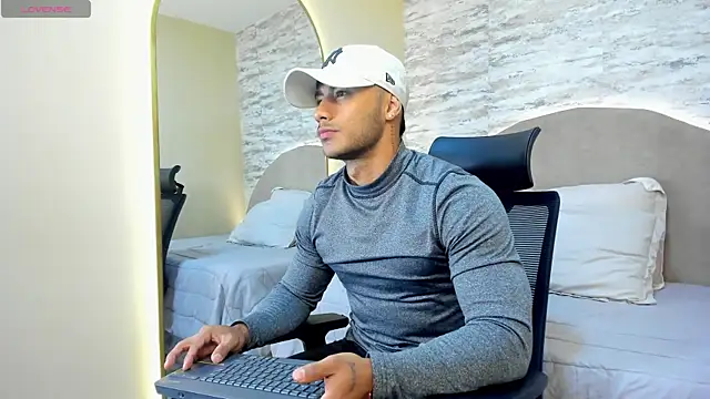 lennox ray online show from February 13, 11:50 am
