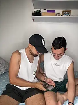 hornytwins15 online show from February 15, 8:22 pm