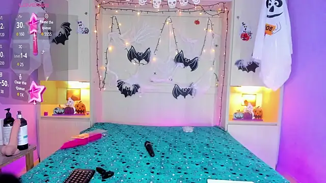 Snapshot of CandyyMaria chatting on October 28, 8:00 pm CandyyMaria online show from October 28, 8:00 pm