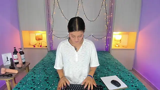 Snapshot of CandyyMaria chatting on November 14, 3:00 pm CandyyMaria online show from November 14, 3:00 pm